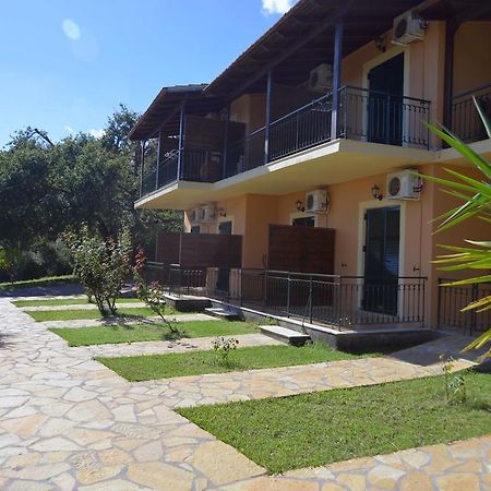 Krystallia Apartments Dassiá Eksteriør bilde
